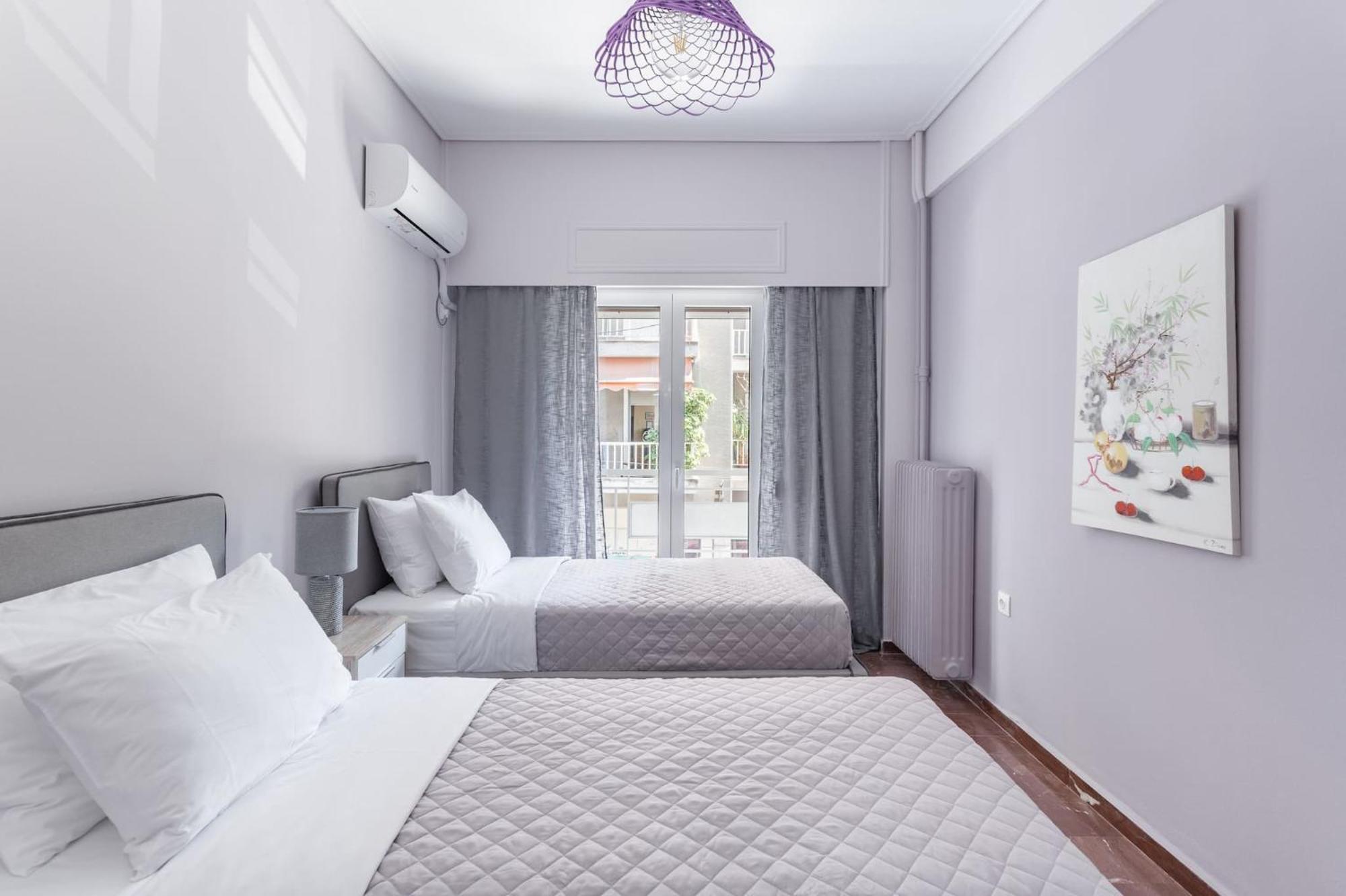 Explore History From A Chic Central Apartment Атина Екстериор снимка